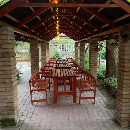 Levendula Panzio Es Etterem Oda ve Kahvaltı Balatonberény